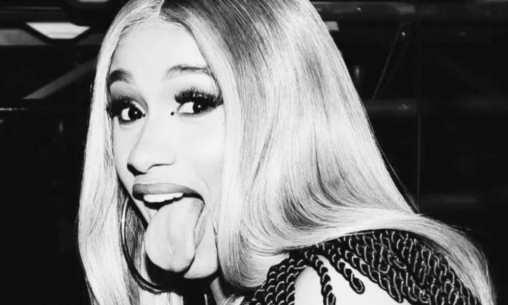 Habla sobre las fotos de sus senos que se hizo viral - Roger Swidorowicz 2 image0 77